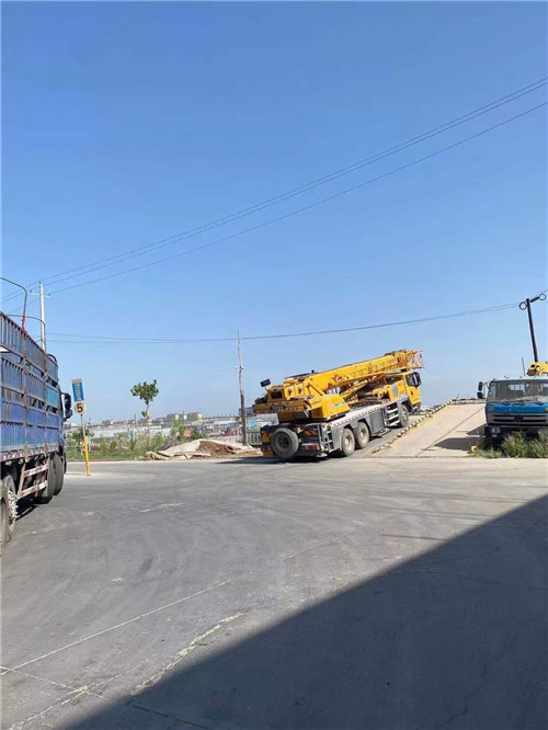 海勃湾区25吨吊车的租赁价格大概是多少？